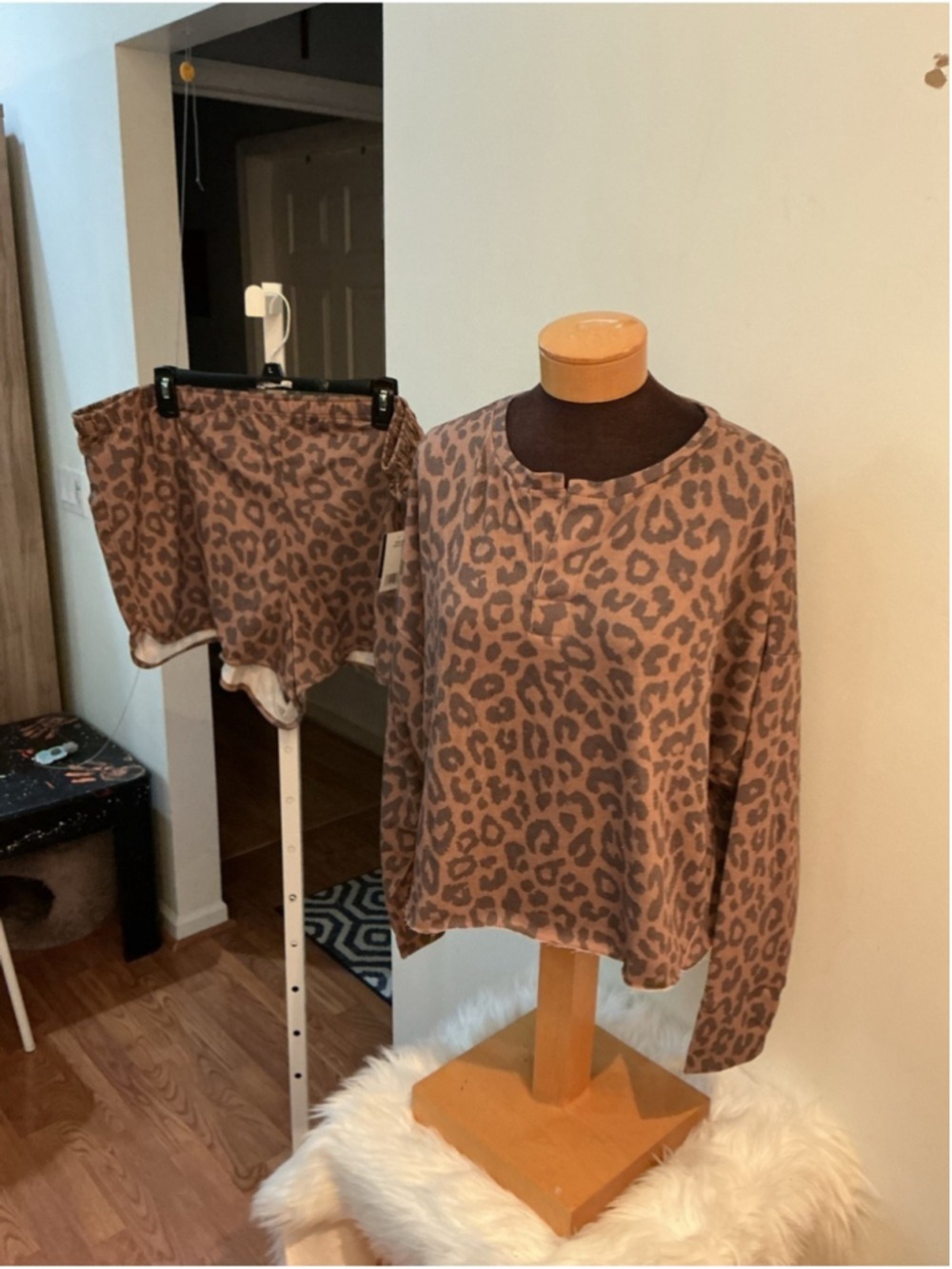 Grayson Thread Leopard Print Lounge Pajama Set 1X Brown Cozy Sleepwear Plus Size - Picture 2 of 14